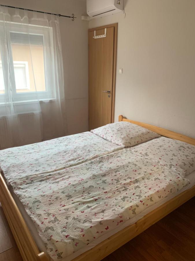 Gabor Aron Apartment ハイデゥソボスロー エクステリア 写真
