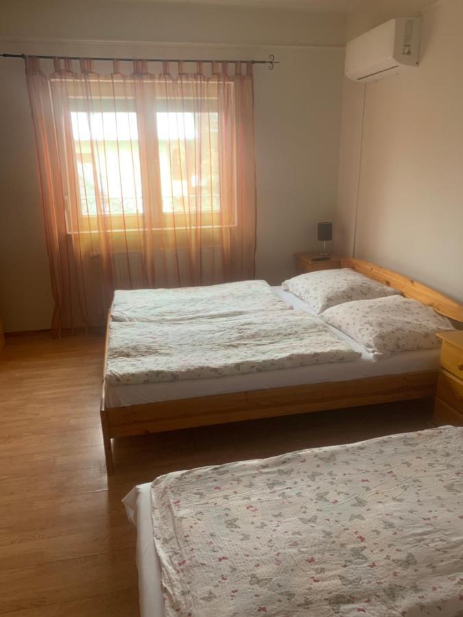 Gabor Aron Apartment ハイデゥソボスロー エクステリア 写真