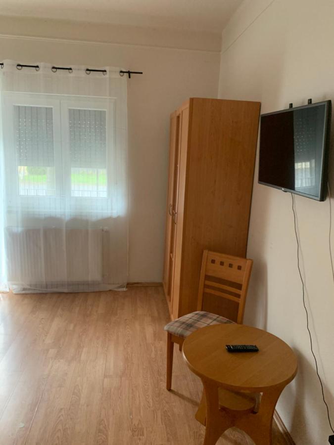 Gabor Aron Apartment ハイデゥソボスロー エクステリア 写真