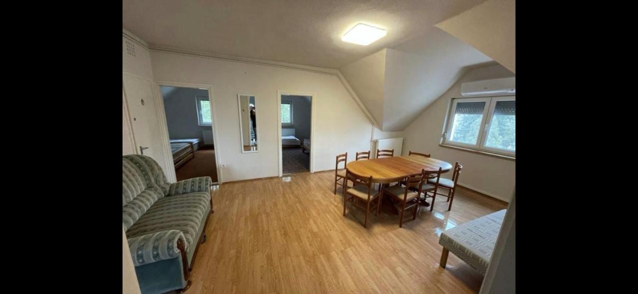 Gabor Aron Apartment ハイデゥソボスロー エクステリア 写真