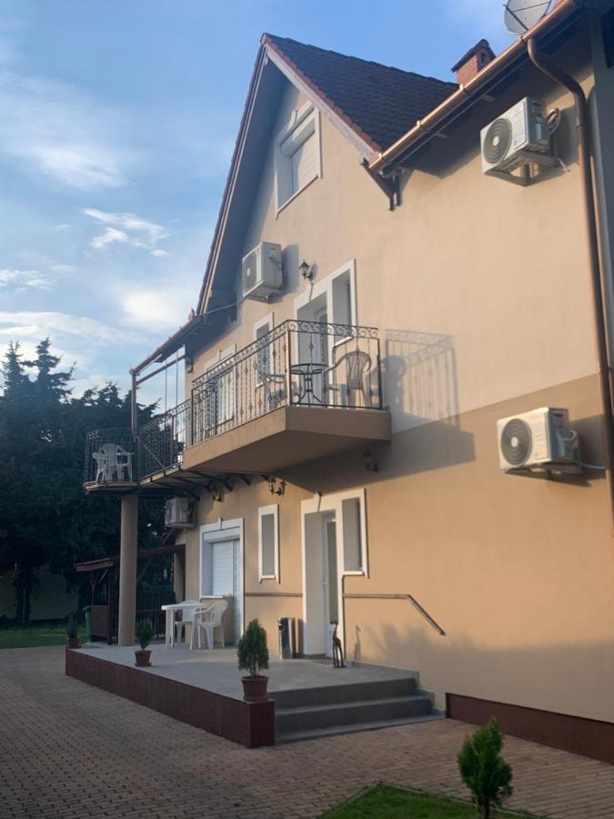Gabor Aron Apartment ハイデゥソボスロー エクステリア 写真